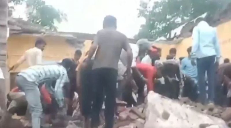 বেস্ট কলকাতা নিউজ : সরকারের কানে যায়নি অভিযোগ, হুড়মুড়িয়ে ভেঙে পড়ল সরকারি স্কুল, মৃত্যু হল ৪ পড়ুয়ার , আশঙ্কাজনক আরও একাধিক