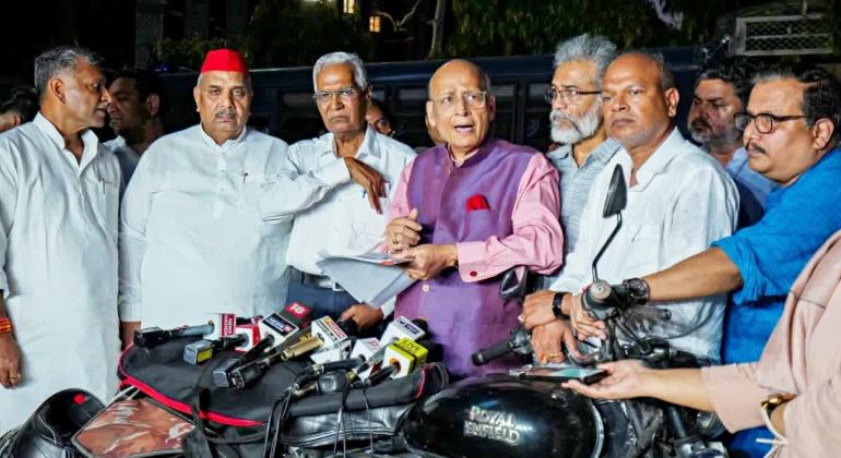 বেস্ট কলকাতা নিউজ : এক জোরালো প্রতিবাদভোটার তালিকা সংশোধনের , ৯ জুলাই বিহার বন্ধের ডাক 'ইন্ডিয়া' জোটের