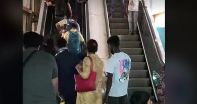 বেস্ট কলকাতা নিউজ : কোনো রকম কাজ করছে না এস্কেলেটর, এনজিপিতে চরম সমস্যায় আগত রেল যাত্রীরা যাত্রীরা