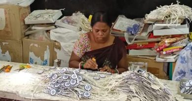 বেস্ট কলকাতা নিউজ : চাহিদা রয়েছে ভিন রাজ্যেও, লাখ লাখ পরিবেশ বান্ধব 'বিশ্ব বাংলা' রাখি বানাচ্ছে রাজ্য সরকার