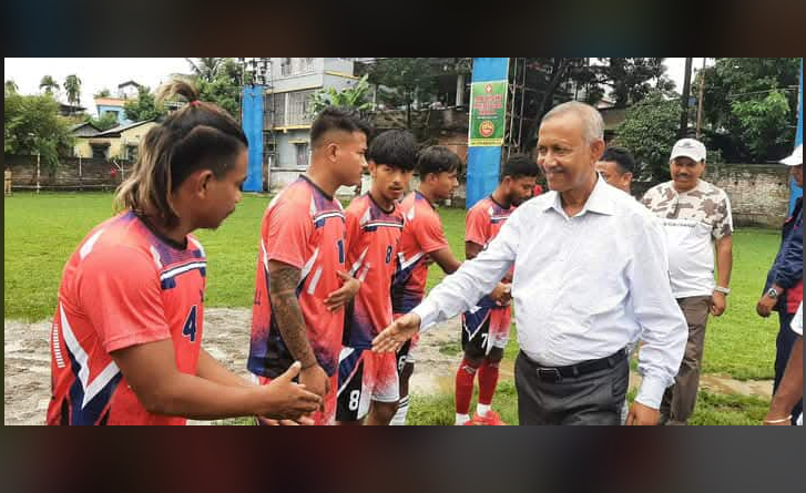 বেস্ট কলকাতা নিউজ : শিলিগুড়ি পুরনিগমের ৪৭ নম্বর ওয়ার্ডে আয়োজন আয়োজন করা হলো দিবারাত ফুটবল প্রতিযোগিতার