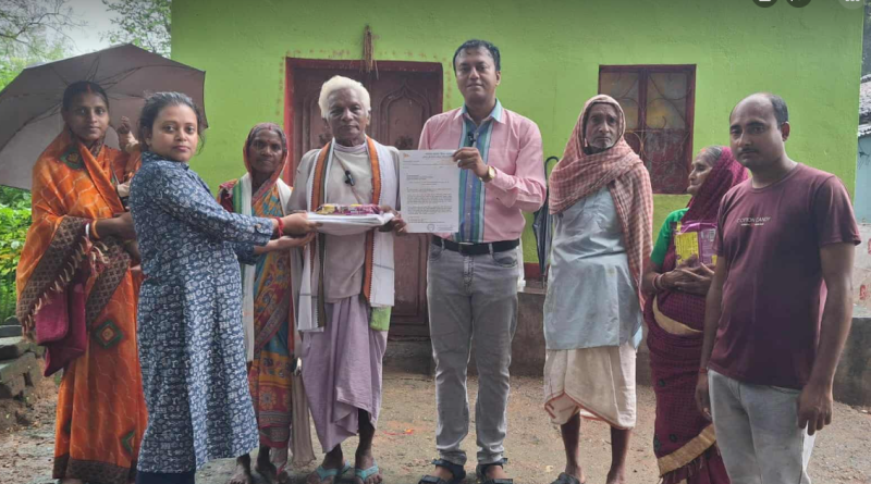 বেস্ট কলকাতা নিউজ : রাজ্য সভাপতি ডক্টর চন্দ্রচূড় গোস্বামীর হাত ধরে হিন্দুমহাসভায় যোগদান করলেন পদ্মশ্রী দুঃখু মাঝি