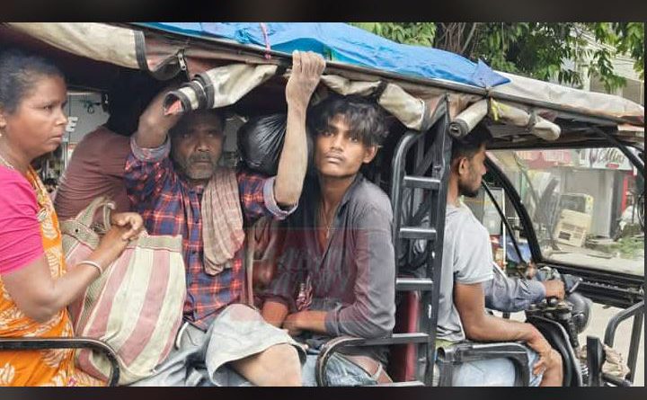 বেস্ট কলকাতা নিউজ : শিলিগুড়িতে একটি টোটোর মধ্যে বসছেন ৮ থেকে ১০ জন, সব দেখেও সম্পূর্ণ নির্বাক প্রশাসন