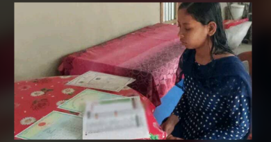 বেস্ট কলকাতা নিউজ : পড়াশোনা চালাতে অন্যের জমিতে কাজ, শিক্ষক হতে চায় বালুরঘাটের আদিবাসী ছাত্রী সুস্মিতা