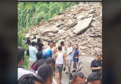 বেস্ট কলকাতা নিউজ : একটানা বৃষ্টির কারণে ফের ধস নামলো ১০ নম্বর জাতীয় সড়কে, বন্ধ হল যান চলাচল