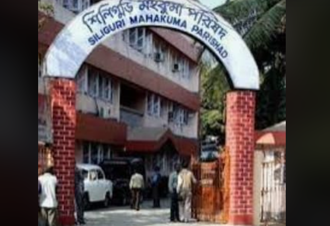 বেস্ট কলকাতা নিউজ : শিলিগুড়ি মহকুমা পরিষদের সভাধিপতির বিরুদ্ধে বিধি ভঙ্গের নোটিশ জানালেন বিরোধী নেতা