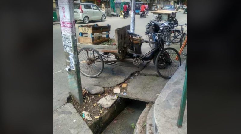 বেস্ট কলকাতা নিউজ : পার্কিং সমস্যায় চরম জেরবার শহর শিলিগুড়ি, অথচ রাস্তার উপরে ভ্যান রাখতে দ্বিধাবোধ করছেন না সাধারণ মানুষ