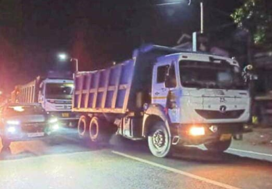 বেস্ট কলকাতা নিউজ : একটু রাত হলেই বাড়ে ডাম্পারের অত্যাচার, চরম অতিষ্ঠ মালবাজারের বহু স্থানীয় মানুষ