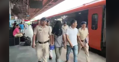 বেস্ট কলকাতা নিউজ : চলন্ত ট্রেন থেকে যাত্রীদের ব্যাগ ও মোবাইল ফোন চুরি, এনজেপি স্টেশনে গ্রেফতার হল বিহারের ১ যুবক