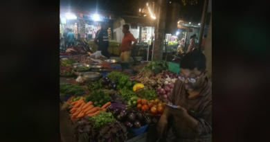 বেস্ট কলকাতা নিউজ : বৃষ্টির কারনে একে বারেই মন্দা শহর শিলিগুড়ির সবজির বাজার , কোনো দেখা নেই ক্রেতাদেরও