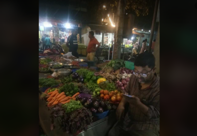 বেস্ট কলকাতা নিউজ : বৃষ্টির কারনে একে বারেই মন্দা শহর শিলিগুড়ির সবজির বাজার , কোনো দেখা নেই ক্রেতাদেরও