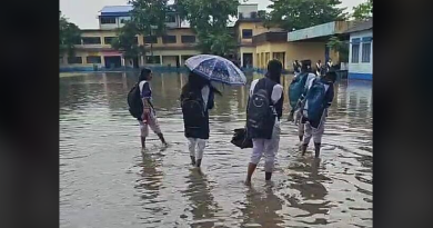 বেস্ট কলকাতা নিউজ : রাতভর বৃষ্টিতে ডুবে গেল ফুলবাড়ি উচ্চ বিদ্যালয় এর মাঠ