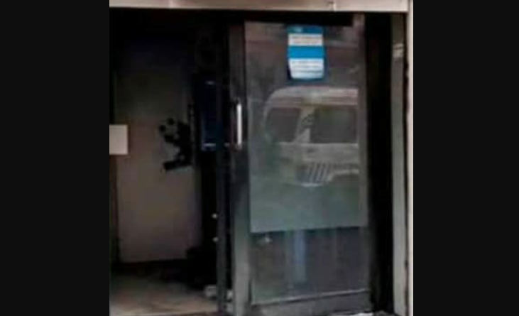 বেস্ট কলকাতা নিউজ : ফের ATM লুটের চেষ্টা শিলিগুড়ির খড়িবাড়ির ভাল্লুকগাড়ায় , অবশেষে রক্ষা পুলিশের জোর তৎপরতায়