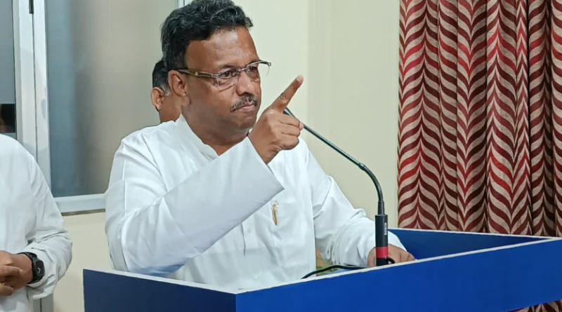 বেস্ট কলকাতা নিউজ : বাংলায় সাইনবোর্ড না-লিখলে নামিয়ে দেব, শহরের ব্যবসায়ীদের এক চরম হুঁশিয়ারি মেয়র ফিরহাদ হাকিমের