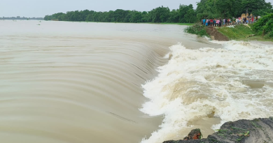 বেস্ট কলকাতা নিউজ : প্রবল জলের চাপে উড়ে গেল প্রায় দেড় কোটি টাকা ব্যয়ে নির্মিত ফুলহরের নতুন বাঁধ, বানভাসি হল প্রায় দেড় লাখ মানুষ