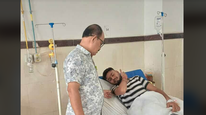 বেস্ট কলকাতা নিউজ : গোলকগঞ্জে কোচরাজবংশী আন্দোলনকারীদের উপর লাঠিচার্জ,আহতদের দেখতে হাসপাতালে উপস্থিত হলেন বুদ্ধিজীবীরা