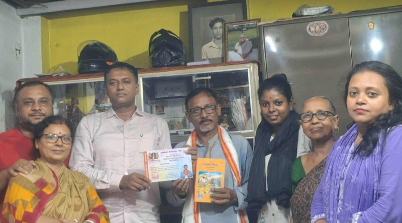 বেস্ট কলকাতা নিউজ : গিনিজ বুক অব ওয়ার্ল্ড রেকর্ডে প্রস্তাবিত হল হিন্দু মহাসভার ক্ষুদ্রতম দুর্গা, এবছর পূজার থিম হতে চলেছে মাতৃভাষা মাতৃদুগ্ধসম