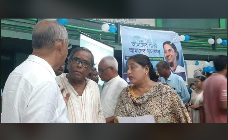 বেস্ট কলকাতা নিউজ : মাননীয়া মুখ্যমন্ত্রী শ্রীমতি মমতা বন্দ্যোপাধ্যায় মহাশয়ার উদ্যোগে নতুন উন্নয়নমূলক কর্মসূচি"আমাদের পাড়া,আমাদের সমাধান- এর কর্মসূচিস্থল পরিদর্শনে এলেন মেয়র গৌতম দেব