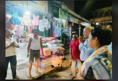 বেস্ট কলকাতা নিউজ : শিলিগুড়ি পুর নিগমের উদ্যোগে 'মানুষের কাছে চলো' কর্মসূচি পালনে ৩ নং ওয়ার্ডে এলেন মেয়র গৌতম দেব
