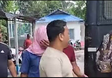 বেস্ট কলকাতা নিউজ : চা পাতা চুরির অভিযোগ, অবশেষে দু জন সিভিক ভলেন্টিয়ারকে গ্রেফতার করল পুলিশ