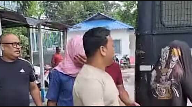 বেস্ট কলকাতা নিউজ : চা পাতা চুরির অভিযোগ, অবশেষে দু জন সিভিক ভলেন্টিয়ারকে গ্রেফতার করল পুলিশ