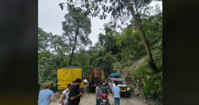বেস্ট কলকাতা নিউজ : ফের ভয়াবহ ধস নামলো এন এইচ ১০ এ, রাস্তা বন্ধ হয়ে যাওয়ার কারণে সৃষ্টি হল তীব্র যানজট