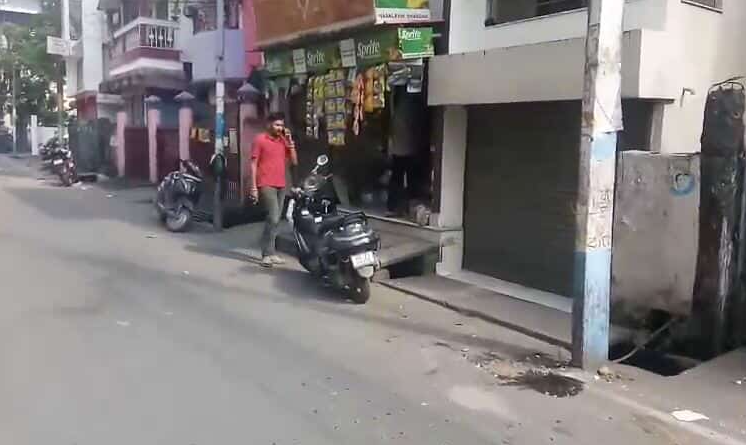 বেস্ট কলকাতা নিউজ : শিক্ষা প্রতিষ্ঠানের ১০০ মিটারের মধ্য রাখা যাবে না কোন নেশার জিনিস, নিয়মকে বুড়ো আঙ্গুল দেখিয়ে অবাধে নেশার জিনিস বিক্রি চলছে শহর শিলিগুড়িতে