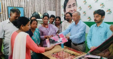 বেস্ট কলকাতা নিউজ : আসন্ন শারদীয়া দুর্গোৎসব উপলক্ষ্যে মেয়রের উদ্যোগে শিলিগুড়িতে আয়োজিত হল এক বস্ত্র বিতরণ কর্মসূচির