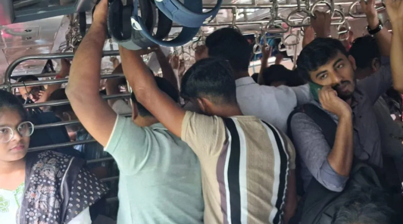 বেস্ট কলকাতা নিউজ : বনগাঁ AC লোকালের চালু হতেই চরম ‘দমবন্ধ’ পরিস্থিতিতে পড়লো নিত্য যাত্রীরা