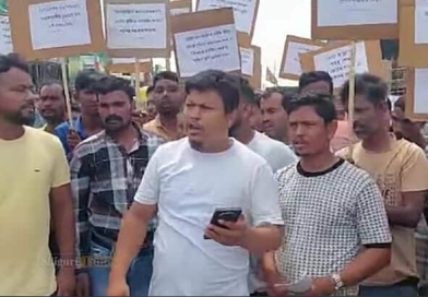 বেস্ট কলকাতা নিউজ : শহর শিলিগুড়িতে টোটো চালকদের বিরুদ্ধে চরম ক্ষোভ উগরে দিলেন অটোচালকেরা