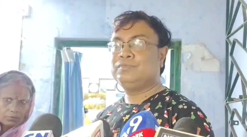 বেস্ট কলকাতা নিউজ : সরকারি স্বাস্থ্যকেন্দ্রে বসেই ভিজিট নিয়ে রোগী দেখার অভিযোগ উঠলো এক চিকিৎসকের বিরুদ্ধে
