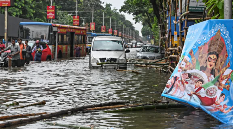 বেস্ট কলকাতা নিউজ : ভয়াবহ দুর্যোগের কলকাতায় মৃত্যু হল ৫জনের , শহর জলবন্দি হল ভারী বৃষ্টিতে