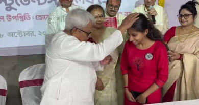 বেস্ট কলকাতা নিউজ : রাজ্যজুড়ে বেরে চলা একের পর এক নারী নির্যাতনের ঘটনার প্রতিবাদে বোন ফোঁটার আয়োজন করলো বাম নেতৃত্ব