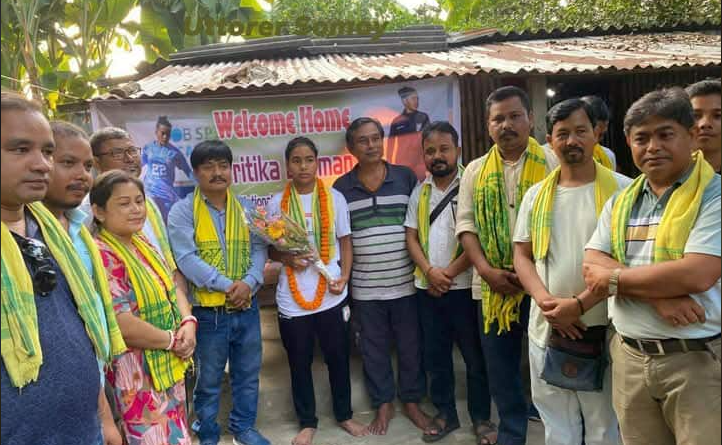 বেস্ট কলকাতা নিউজ : এশিয়া কাপে সাফল্যের পর জিসিপিএ-র পক্ষ থেকে সংবর্ধনা দেওয়া হল রায়গঞ্জের কন্যা প্রীতিকা বর্মনকে
