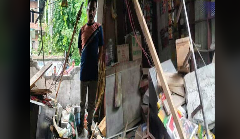 বেস্ট কলকাতা নিউজ : জলপাইগুড়ির গ্রামীণ এলাকায় অব্যাহত বন্য হাতির তাণ্ডব, ভেঙে দিয়ে গেলো দোকানপাট এবং বিভিন্ন জিনিসপত্রও