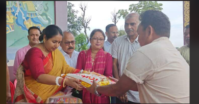 বেস্ট কলকাতা নিউজ : ভয়াবহ প্রাকৃতিক দুর্যোগ নকশালবাড়িতে , খোঁজ পেয়ে দুর্গত পরিবারের যোগাযোগ করলেন পাপিয়া ঘোষ সহ তৃণমূল নেতৃত্ব