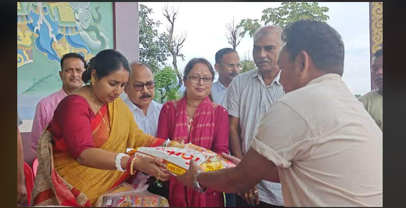 বেস্ট কলকাতা নিউজ : ভয়াবহ প্রাকৃতিক দুর্যোগ নকশালবাড়িতে , খোঁজ পেয়ে দুর্গত পরিবারের যোগাযোগ করলেন পাপিয়া ঘোষ সহ তৃণমূল নেতৃত্ব