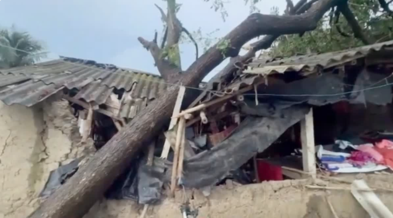 বেস্ট কলকাতা নিউজ : সন্দেশখালি ব্যাপক লন্ডভন্ড হল মাত্র কয়েক সেকেন্ডের ঝড়ে , তছনছ শতাধিক বাড়ি, আহত হল একাধিক