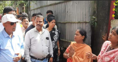 বেস্ট কলকাতা নিউজ : ফুলবাড়ীতে ভয়াবহ বন্যায় ক্ষতিগ্রস্ত এলাকার পরিস্থিতি পরিদর্শন করলেন মেয়র গৌতম দেব