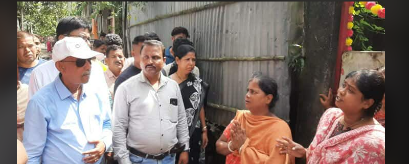 বেস্ট কলকাতা নিউজ : ফুলবাড়ীতে ভয়াবহ বন্যায় ক্ষতিগ্রস্ত এলাকার পরিস্থিতি পরিদর্শন করলেন মেয়র গৌতম দেব