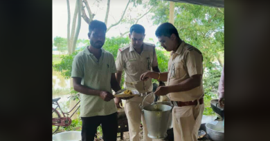 বেস্ট কলকাতা নিউজ : জলপাইগুড়ি পুলিশের অক্লান্ত পরিশ্রমে কিছুটা উন্নতি হল বন্যা আক্রান্ত মানুষজনের