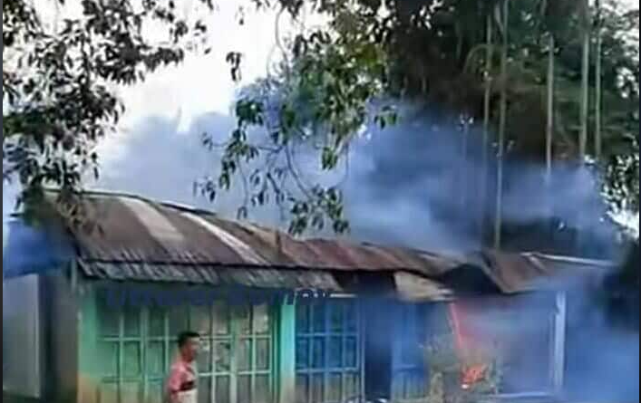 বেস্ট কলকাতা নিউজ : বাংলাদেশের পার্বত্য অঞ্চলে অগ্নিকাণ্ড ও অশান্তি, এক চরম আতঙ্কে পাহাড়ি জনপদ