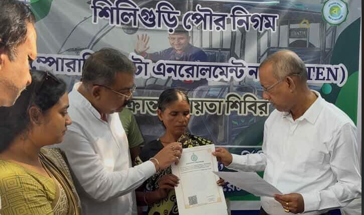 বেস্ট কলকাতা নিউজ : শিলিগুড়ি পুরনিগমের উদ্যোগে ও আঞ্চলিক পরিবহণ দপ্তরের যৌথ সহায়তায় শুভ সূচনা হল টেম্পোরারি টোটো এনরোলমেন্ট নম্বর(TTEN) সংক্রান্ত সহায়তা শিবিরের