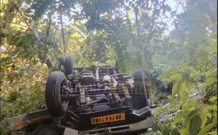বেস্ট কলকাতা নিউজ : ফের পাহাড়ে খাদে পড়লো গাড়ি , মিরিক যাওয়ার পথে এক ভয়াবহ দুর্ঘটনায় মৃত্যু হল ৩ জনের, আহত আরোও ১৬ জন