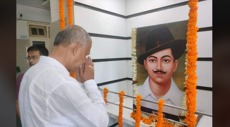বেস্ট কলকাতা নিউজ : স্বাধীনতা আন্দোলনের অন্যতম পুরোধা বীর শহীদ ভগৎ সিং - এর জন্ম দিবসে বিনম্র শ্রদ্ধাঞ্জলি নিবেদন করা হল শিলিগুড়ি পুরনিগমের পক্ষ থেকে