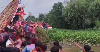 বেস্ট কলকাতা নিউজ : দশমীর বিদায়বেলায় সামনে এলো এক সম্প্রীতির নজির , দুর্গাকে আলো দেখালেন স্থানীয় ইসলাম ধর্মাবলম্বী মানুষরা