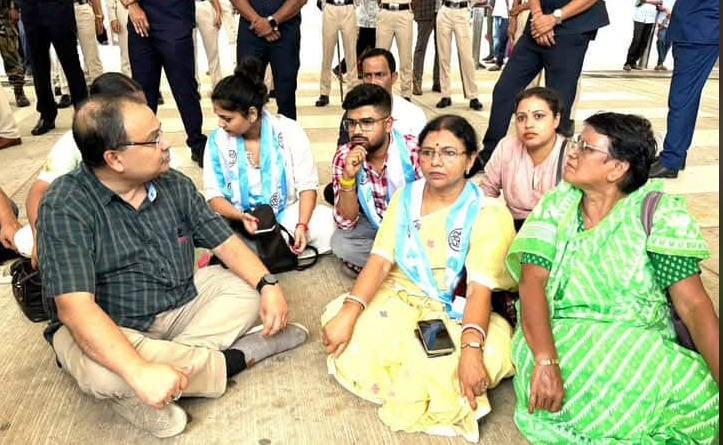 বেস্ট কলকাতা নিউজ : ত্রিপুরাতে ঢুকতেই পড়তে হল বাধার মুখে, রাজ্যে ঢুকতে দিচ্ছে না বিজেপির লোকেরা- অভিযোগ তৃণমূলের