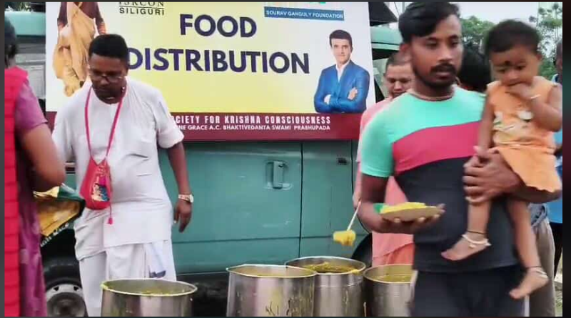 বেস্ট কলকাতা নিউজ : উত্তরবঙ্গের বন্যা দুর্গতমানুষ দের পাশে দাঁড়ালো সৌরভ গাঙ্গুলি ফাউন্ডেশন ও ইস্কন