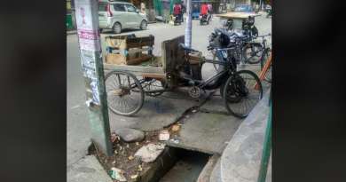 বেস্ট কলকাতা নিউজ : পার্কিং সমস্যায় চরম জেরবার শহর শিলিগুড়ি, অথচ রাস্তার উপরে ভ্যান রাখতে কোনো দ্বিধাবোধ করছেন না সাধারণ মানুষ