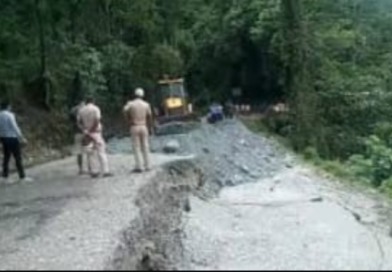 বেস্ট কলকাতা নিউজ : মেরামতির ৪৮ ঘণ্টার মধ্য আবার ফের ধস নামলো জাতীয় সড়কে, চরম সমস্যায় পড়ল নিত্যযাত্রীরা